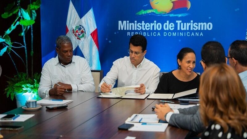 Avanzan esfuerzos para modernizar guías turísticos en República Dominicana