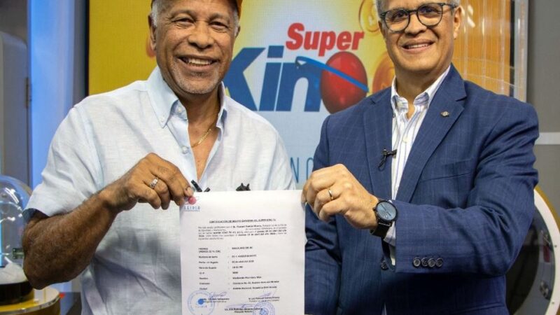 Jubilado dominicano recibe premio de 25 millones en el Súper Kino Tv