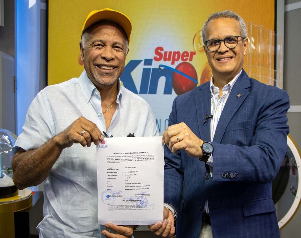 Jubilado dominicano recibe premio de 25 millones en el Súper Kino Tv
