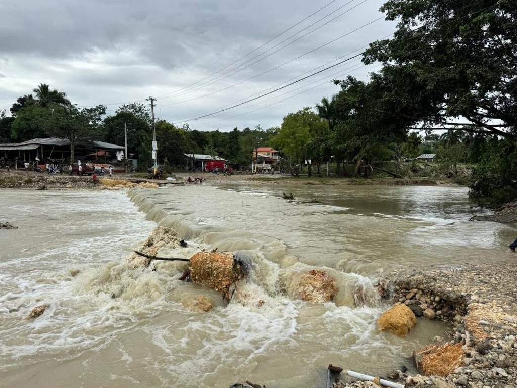 Intensas lluvias en el país dejan a más de un millón sin agua y colapsan puentes en diversas provincias