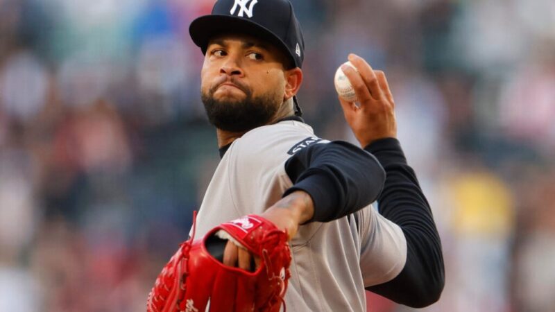Luis Gil guía blanqueada de los Yankees sobre Boston en una noche gélida