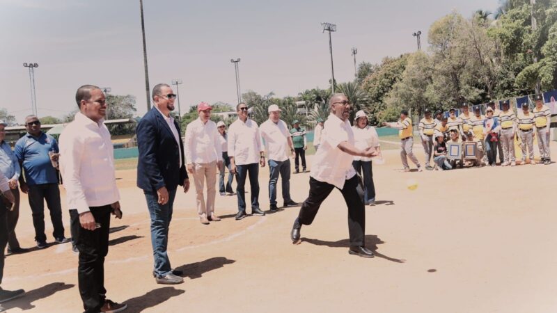 La UASD inicia torneo de softbol en homenaje a Editrudis Beltrán por su apoyo al deporte universitario