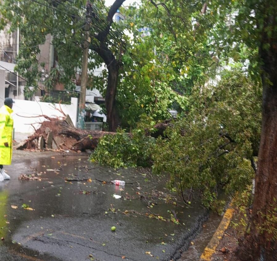 Lluvias causan obstrucciones en importantes vías del Gran Santo Domingo