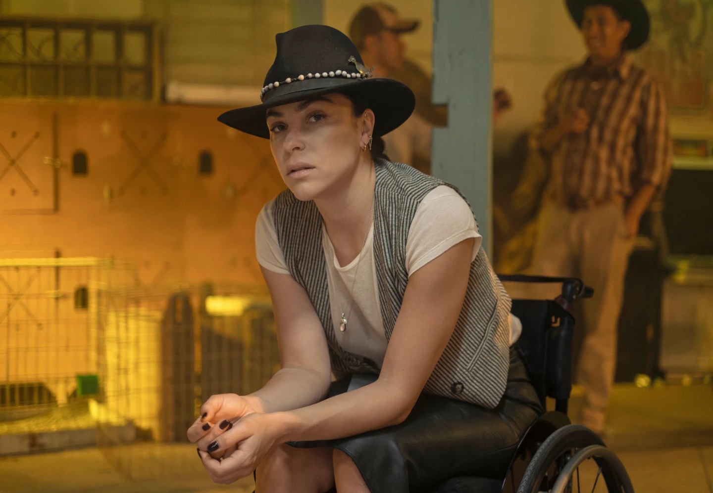 “Santita” de Netflix desafía estereotipos y cautiva audiencias