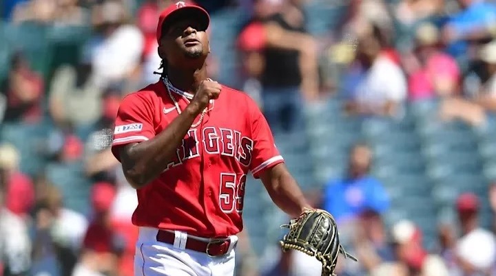 José Soriano brilla en Anaheim y rememora la grandeza de Bartolo Colón