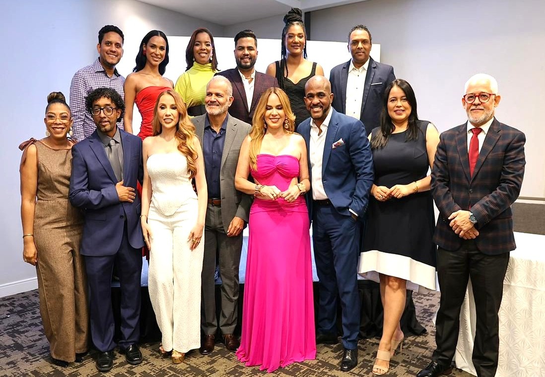 “El Domingo es Mío” renueva la televisión dominicana con un toque nostálgico