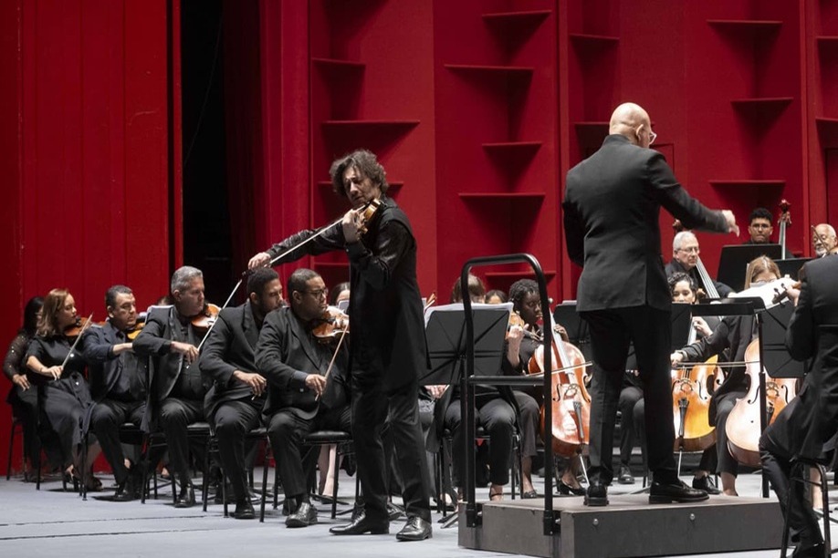 Concierto de Tchaikovsky cautiva con maestría en el Teatro Nacional