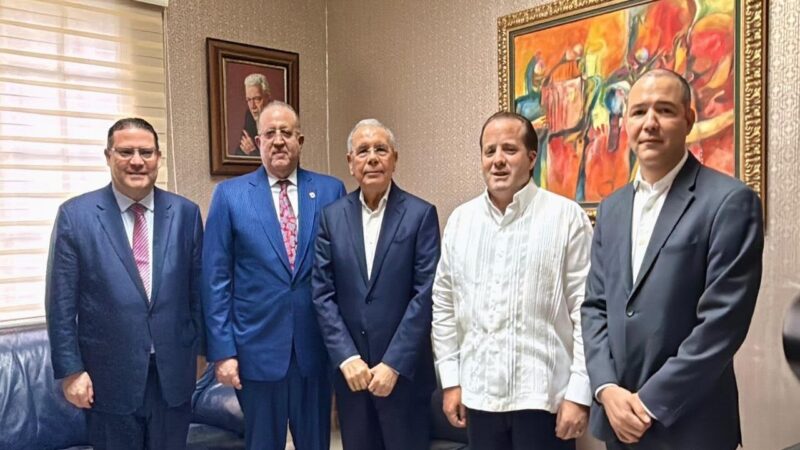 Danilo Medina niega sugerir reforma fiscal en reunión con el Gobierno