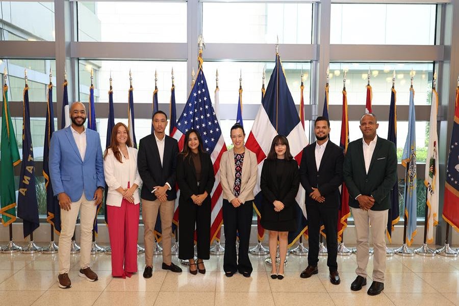 Siete dominicanos se preparan para liderazgo empresarial en EE. UU.