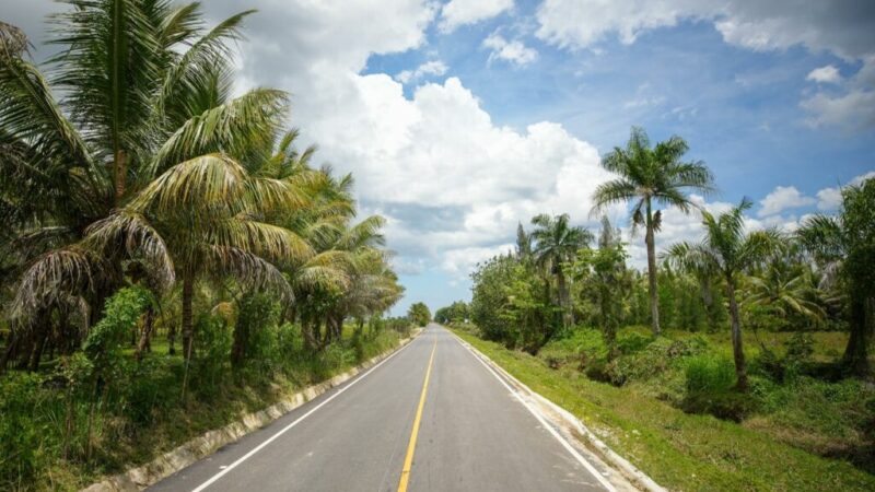 Abinader inaugura carretera que conecta comunidades históricamente aisladas en Nagua