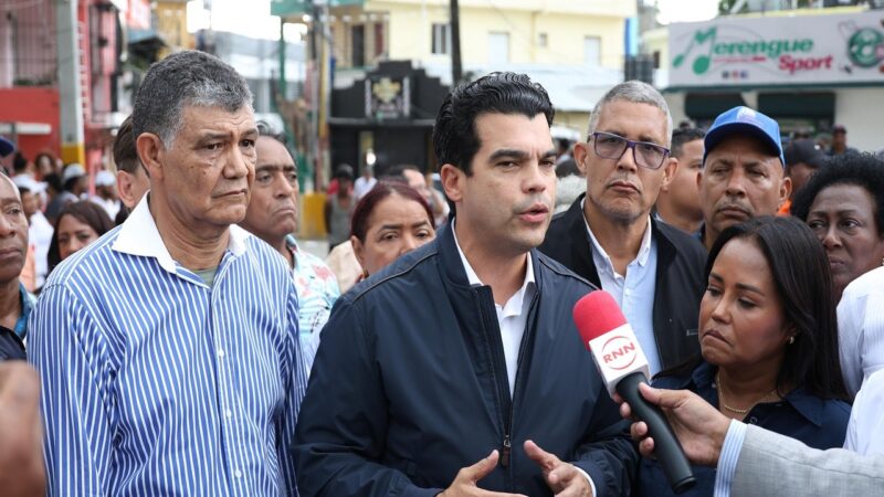 Wellington Arnaud supervisa daños por lluvias en Herrera y anuncia medidas de solución
