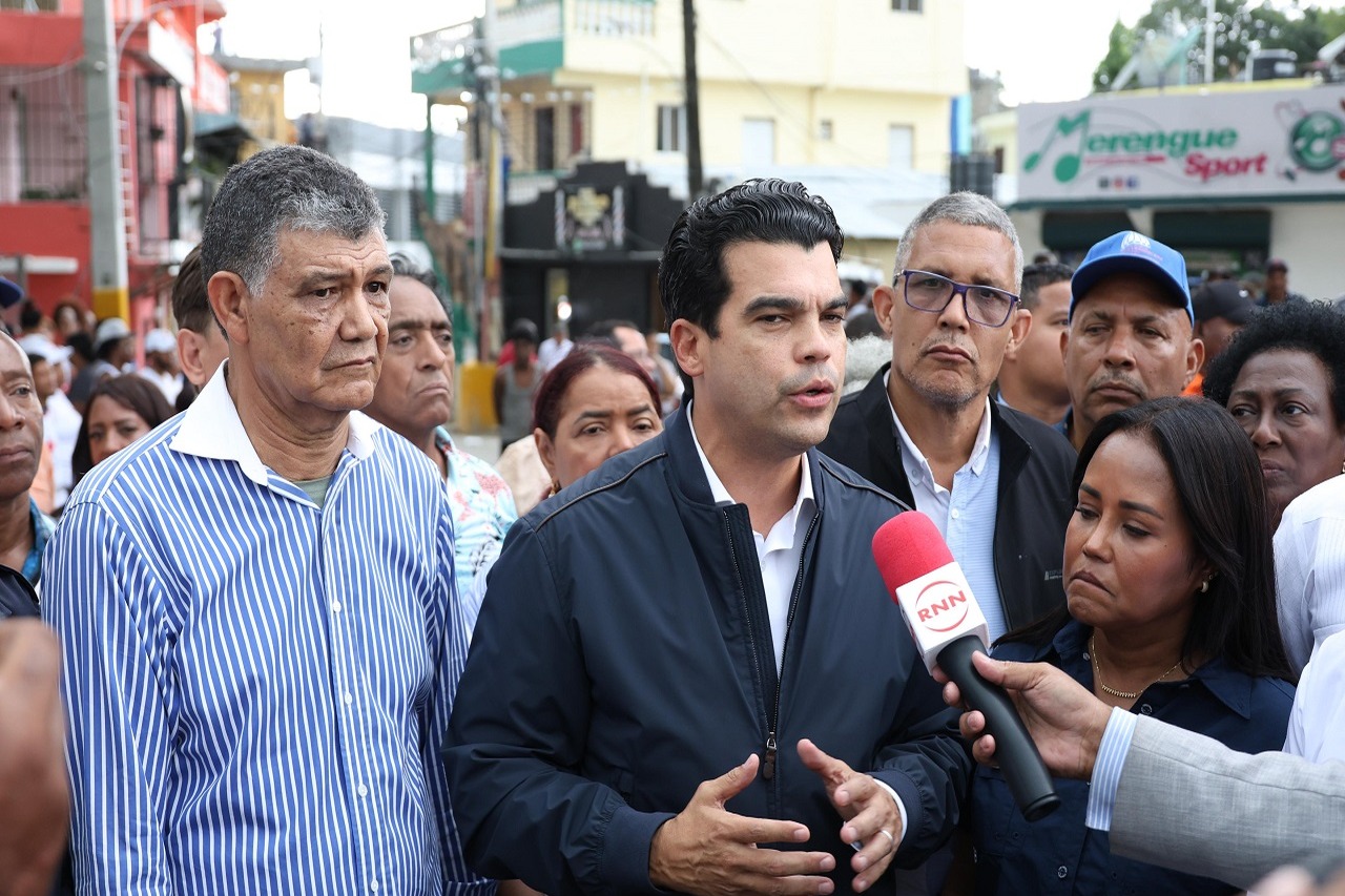 Wellington Arnaud supervisa daños por lluvias en Herrera y anuncia medidas de solución