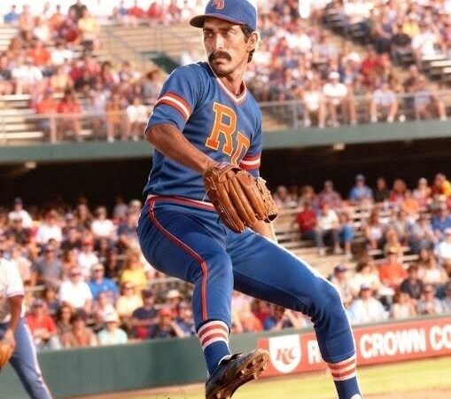 Johnny Olivo ingresa al Salón de la Fama del Deporte Dominicano