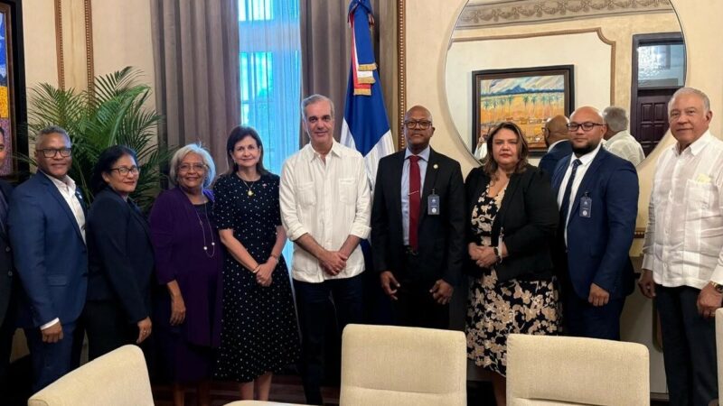Gobierno y Colegio Médico Dominicano refuerzan compromiso con mejoras laborales para médicos