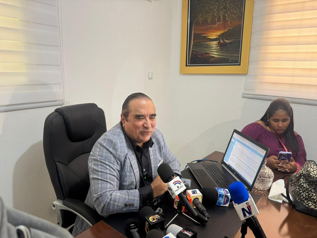 Críticas de Víctor Pavón a la gestión de Betty Gerónimo en Santo Domingo Norte