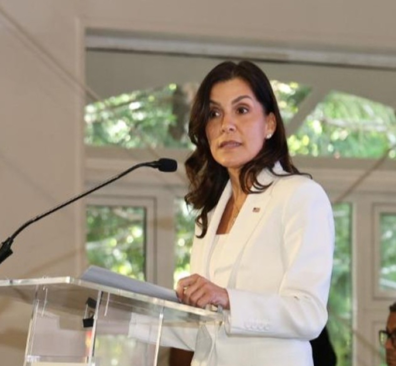 Embajadora de EE. UU. defiende cierre temporal de oficina de la DEA en República Dominicana
