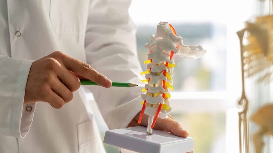 Avances tecnológicos revolucionan la cirugía de columna vertebral