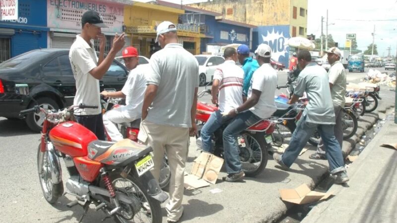 Requieren licencias para paradas de motoconchos en Santo Domingo