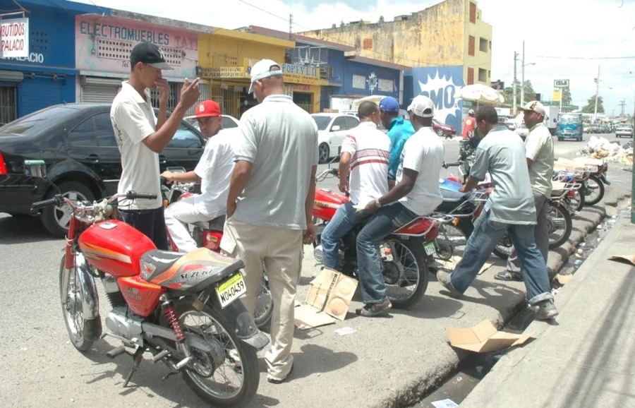 Requieren licencias para paradas de motoconchos en Santo Domingo