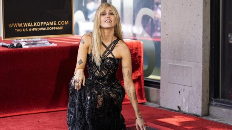 Miley Cyrus inmortaliza su legado con estrella en el Paseo de la Fama de Hollywood