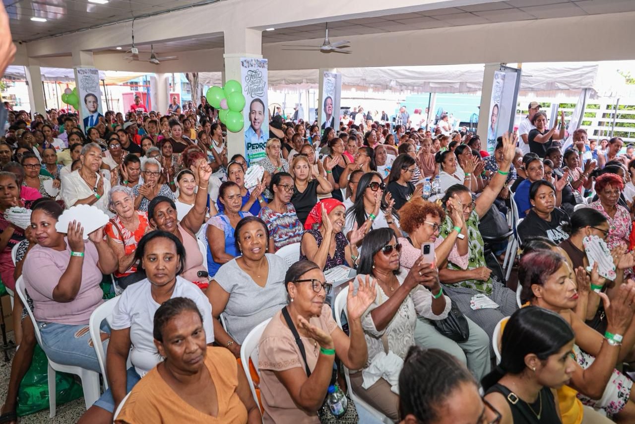 Pedro Jiménez celebra a las madres de la circunscripción 2 del Distrito Nacional con emotivo homenaje