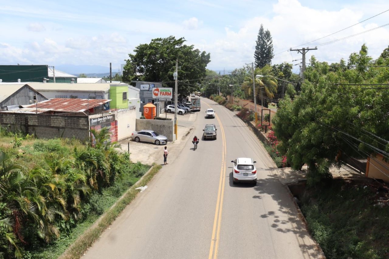Autoridades evalúan ampliación de la carretera Ramón Cáceres a cuatro carriles