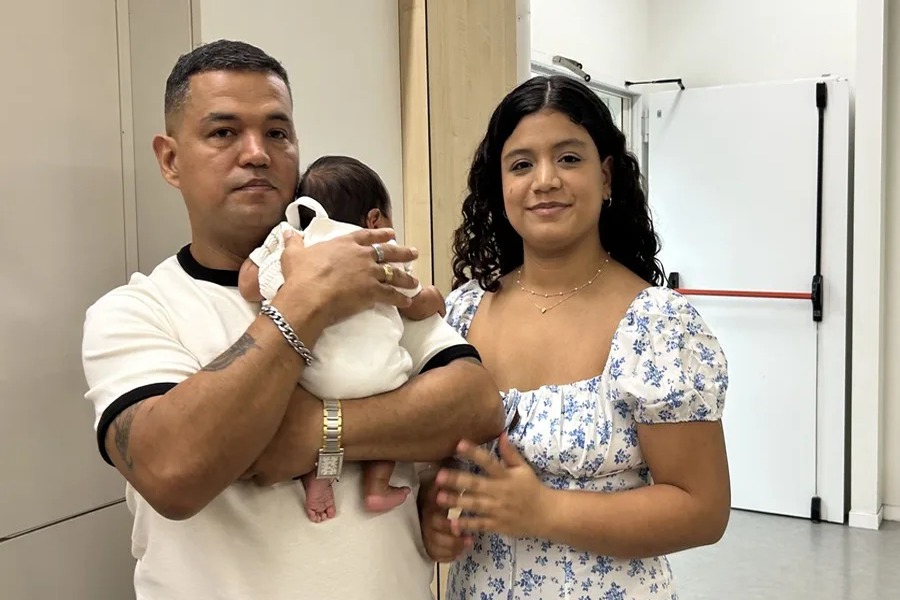 Realizan exitosa cirugía fetal en Europa para corregir malformación intestinal