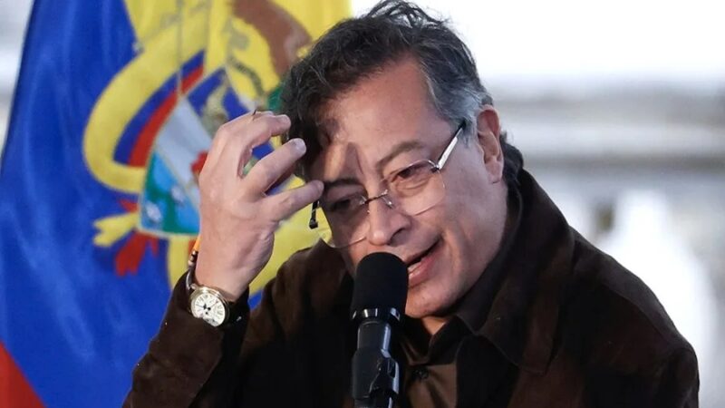 Petro desafía resultados preliminares que favorecen a Abelardo de la Espriella en Colombia