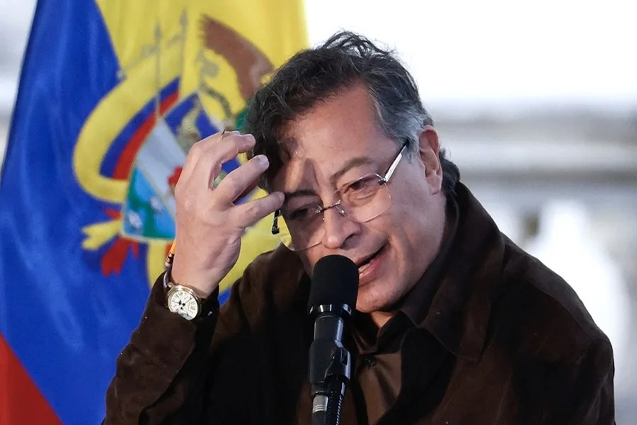 Petro desafía resultados preliminares que favorecen a Abelardo de la Espriella en Colombia