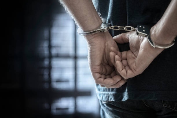 Impuesta prisión preventiva a sargento por tenencia ilegal de armas en Barahona