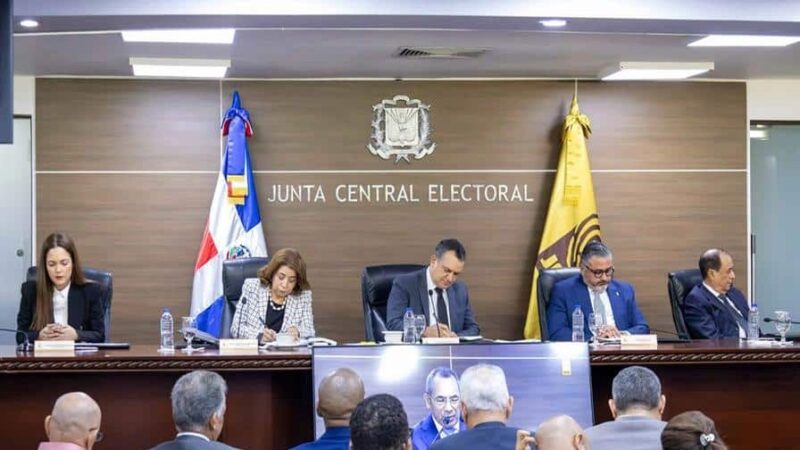 Debate sobre prohibición de encuestas electorales se intensifica