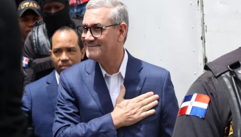 Gonzalo Castillo anuncia candidatura presidencial para 2028 tras absolución judicial