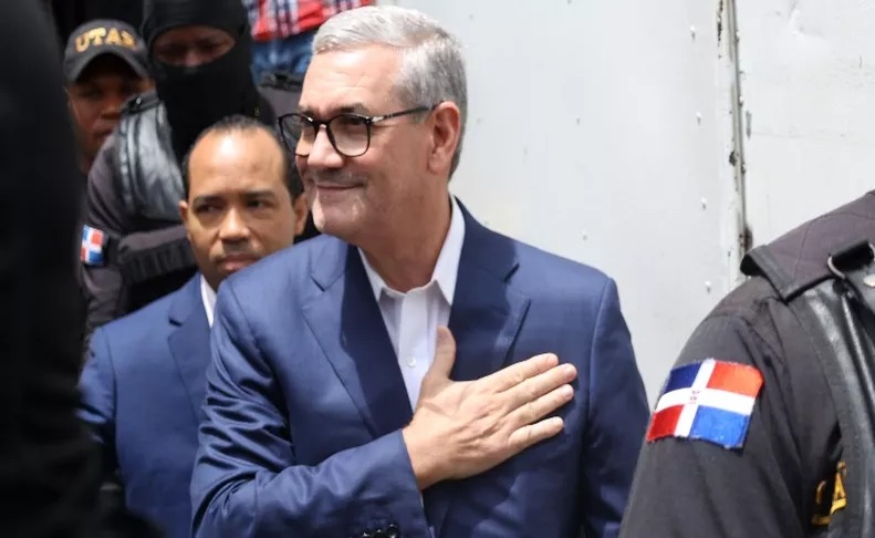 Gonzalo Castillo anuncia candidatura presidencial para 2028 tras absolución judicial