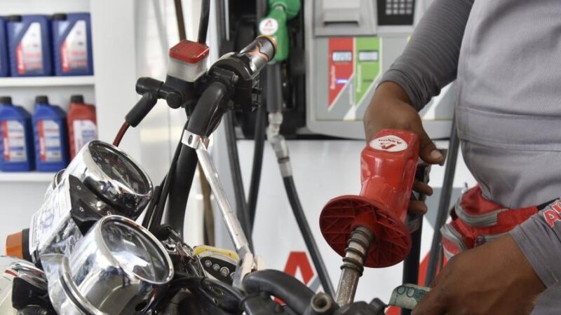 Aumentos en combustibles alcanzan hasta RD$45 por galón desde marzo