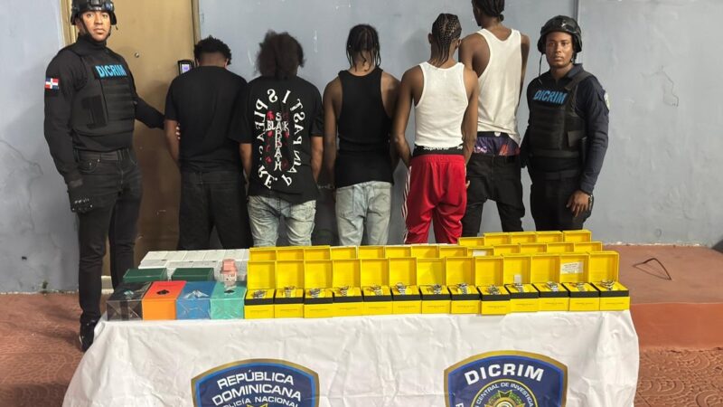 Desmantelan red de fraudes electrónicos en Santo Domingo y arrestan a cinco implicados