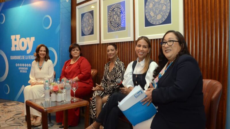 Conversatorio en Santiago destaca la maternidad y el éxito profesional