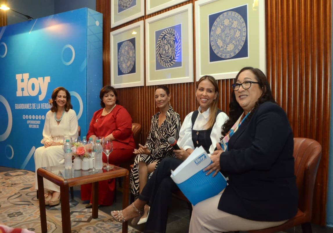 Conversatorio en Santiago destaca la maternidad y el éxito profesional