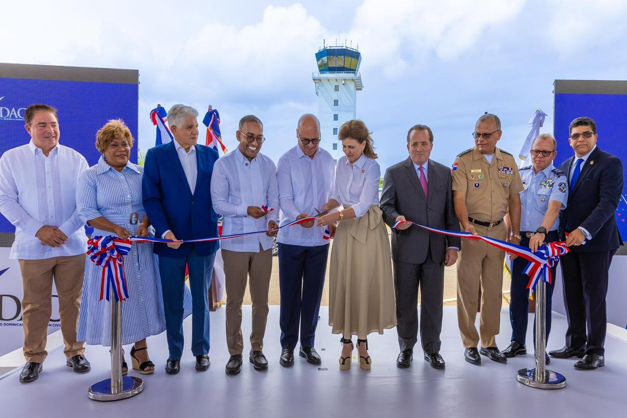Inauguran avanzada torre de control en Base Aérea de San Isidro