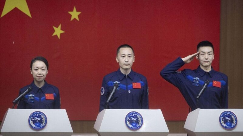 Retorno seguro de astronautas chinos tras exitoso periodo en órbita