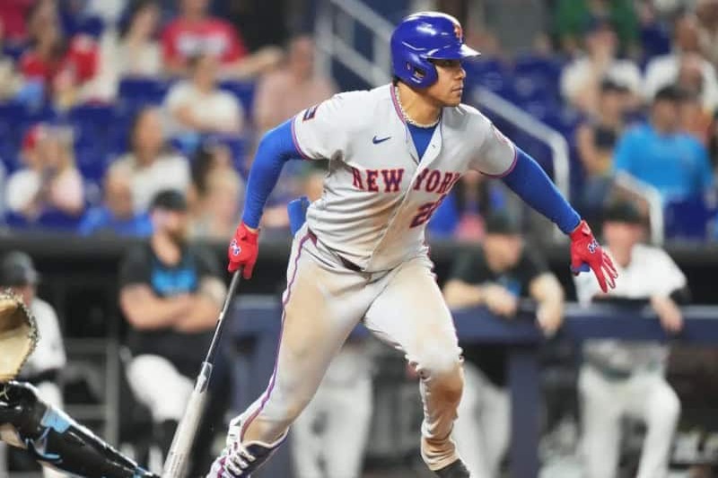 Juan Soto impulsa a los Mets con su potente bate ante los Rojos
