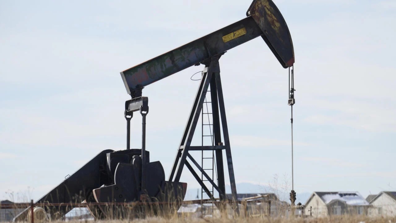 Incremento del precio del petróleo de Texas por tensiones con Irán