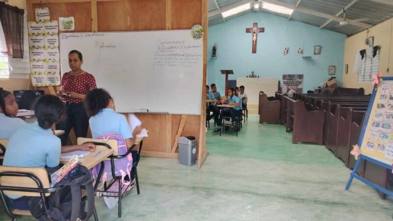 Comunidad de Santiago clama por construcción de escuela tras cuatro años de espera