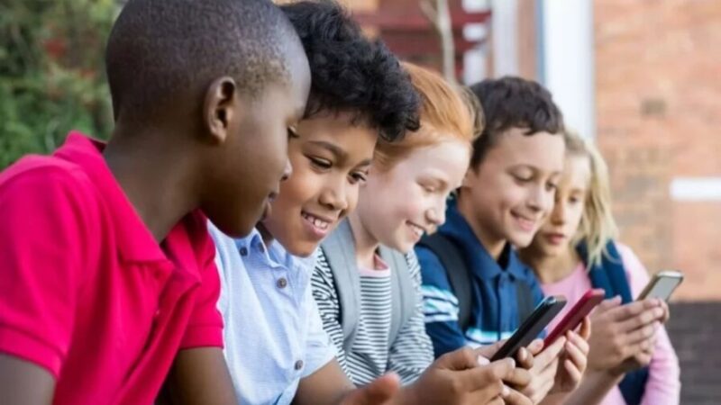 Exigen mayor seguridad en plataformas digitales para niños