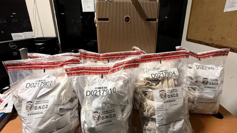 Capturan a colombiana en el AILA con prendas impregnadas de droga