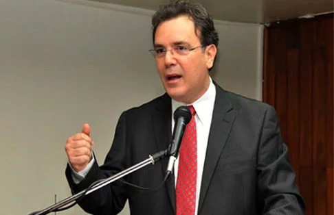 Exjuez apoya regulación de encuestas y alerta sobre posible manipulación política