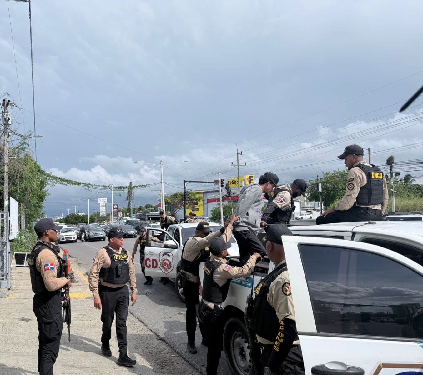 Autoridades desmantelan redes de microtráfico en Santiago