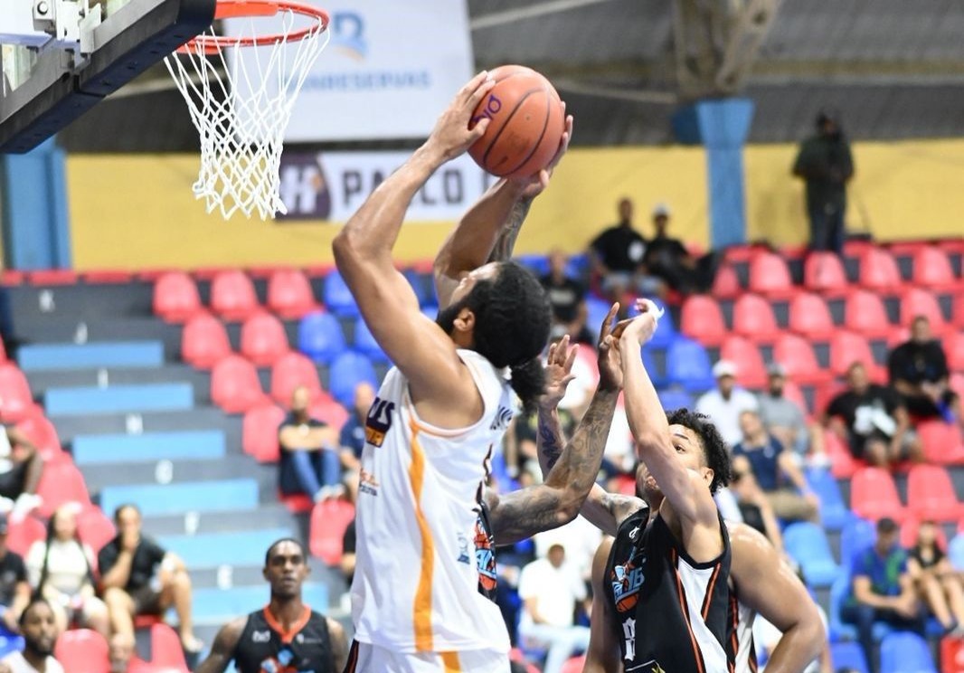 Titanes del Sur aseguran su lugar en la fase de eliminación; Metros dominan la LNB