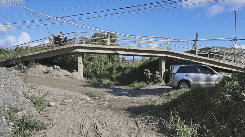 Comunidades de Padre Las Casas claman por puente en Villa Los Indios