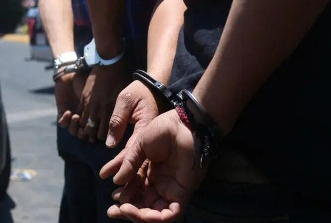 Detienen a dos personas en Puerto Plata por comercialización de vehículo robado
