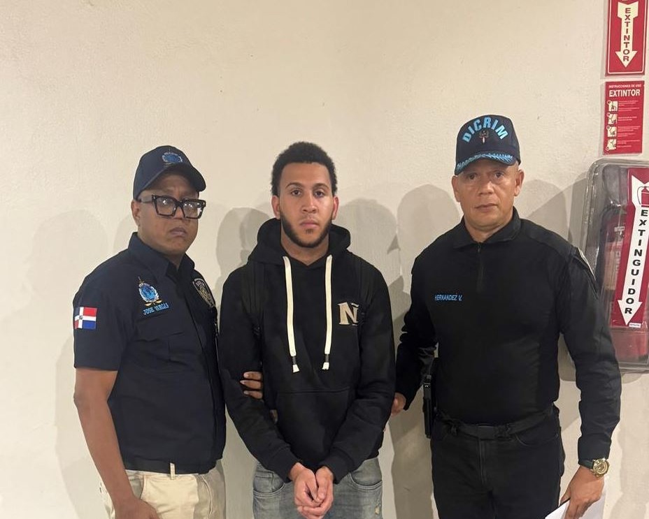 Extraditan a dos dominicanos acusados de delitos graves desde España y Chile